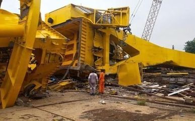 印度核潛艇造船廠傳噩耗,巨型起重機(jī)轟隆一聲崩塌,11人被壓碎!