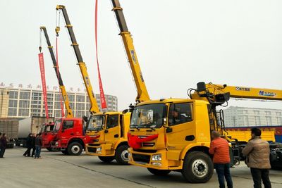 河南地區(qū)漢風(fēng)隨車起重運(yùn)輸車產(chǎn)品推介會(huì)隆重舉行